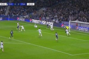 UEFA Champions League - Paris 2-1 Real Sociedad lọt vào tứ kết với tổng tỉ số 4-1, Chủ tịch Mu lập cú đúp bằng màn trình diễn cá nhân và sút tung lưới.